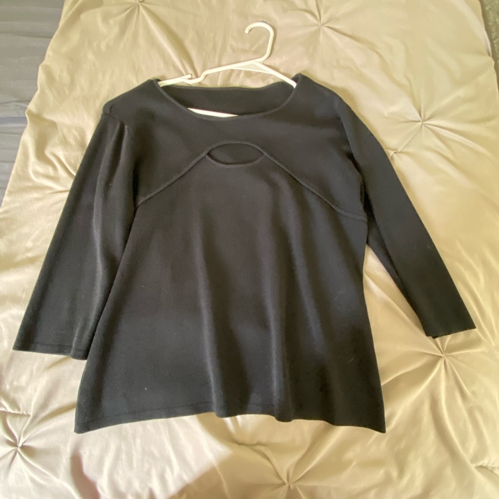 Beautiful boatneck with keyhole top